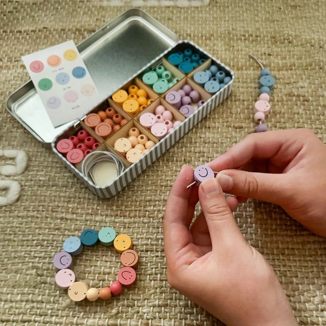 Hovedbilde DIY-Kit - Armbånd «It's Nice to Be Nice» (5 stk) | Cotton Twist