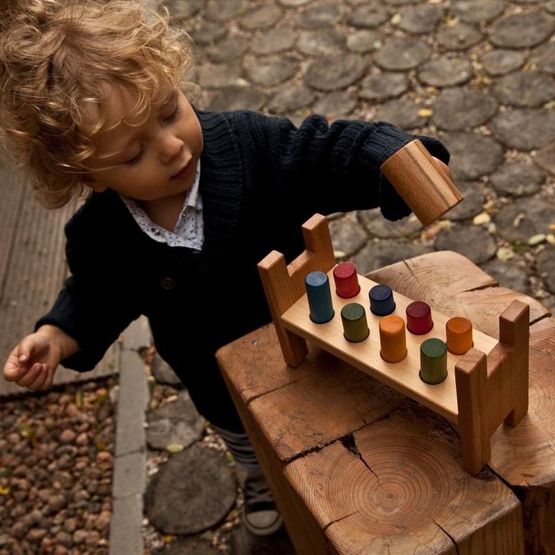 Bankebrett i FSC-tre - Regnbue | Wooden Story